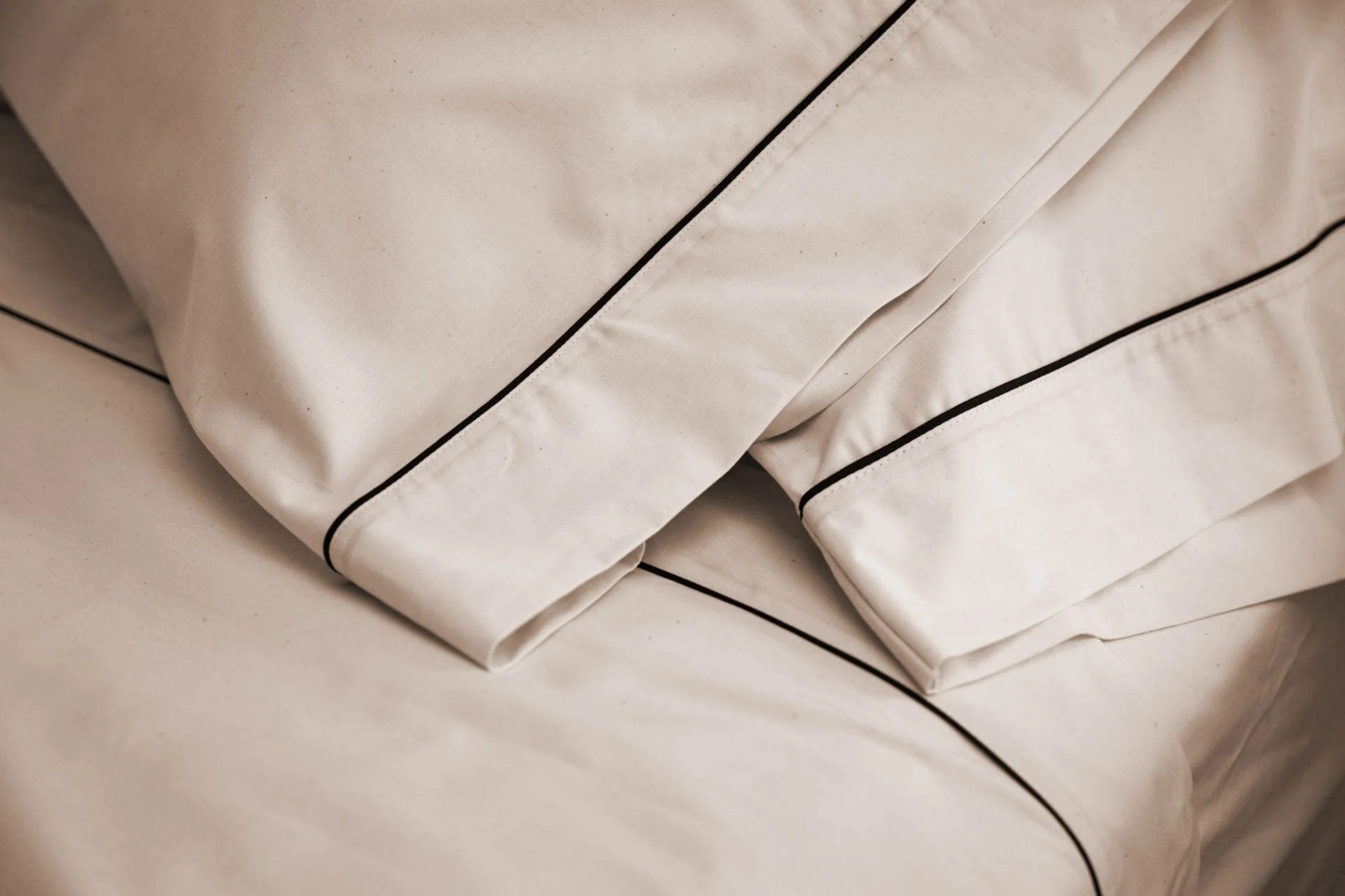 USA Cotton Sheet Set - Classic Piping Design - Image 12