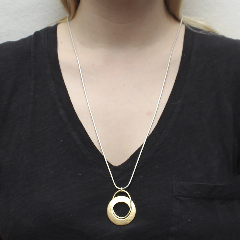 Interlocking Cutout Disc and Oval Ring Necklace - Image 2