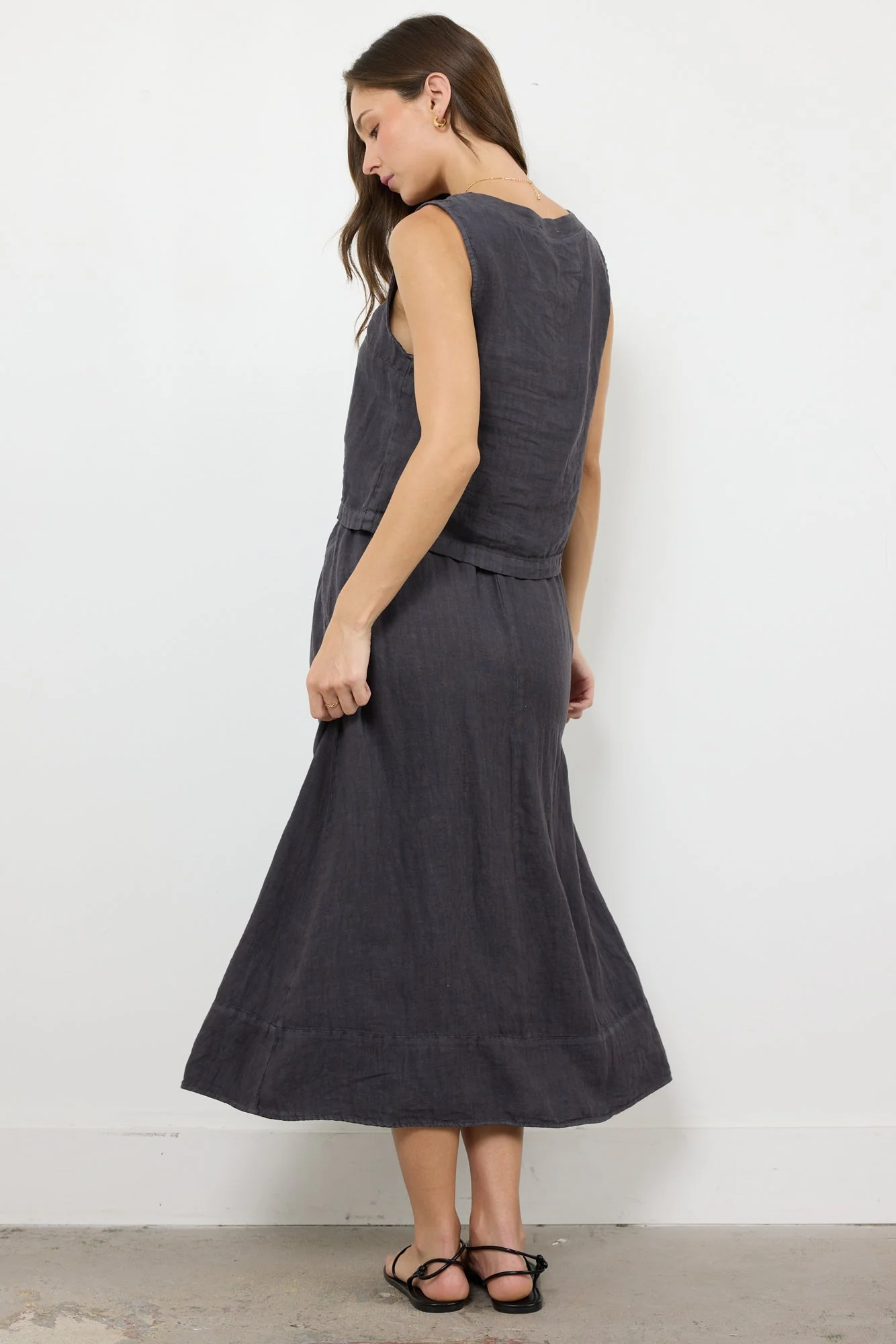 Woven Linen Sleeveless V Neck Muscle Tank - Image 8