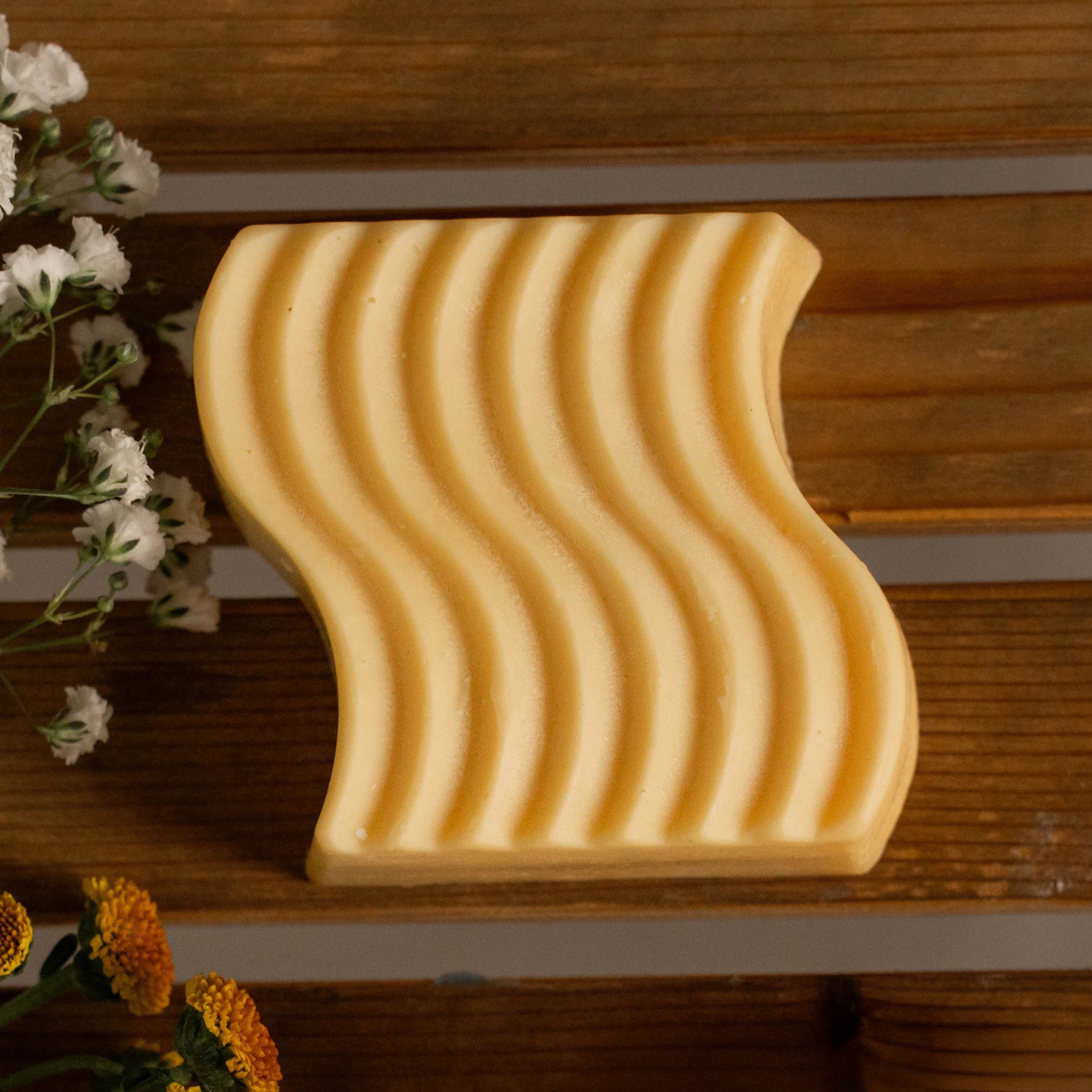 Anti-Frizz Smooth Sleek Solid Shampoo Bar - Image 4