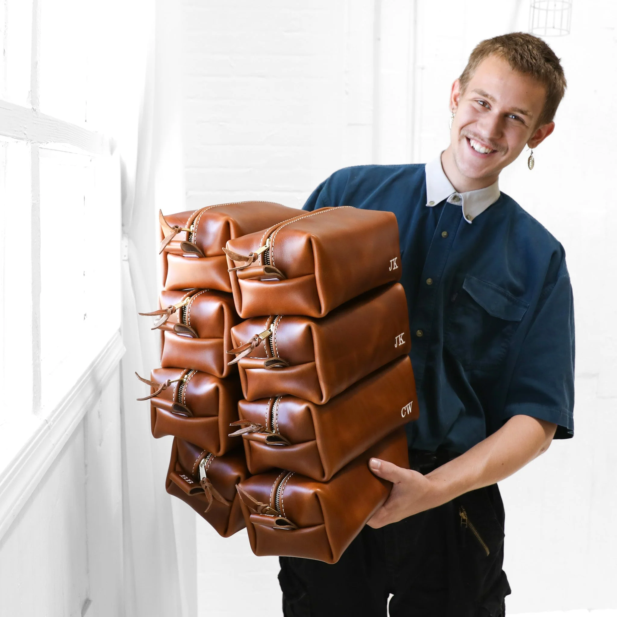 Leather Toiletry Bag - Image 5