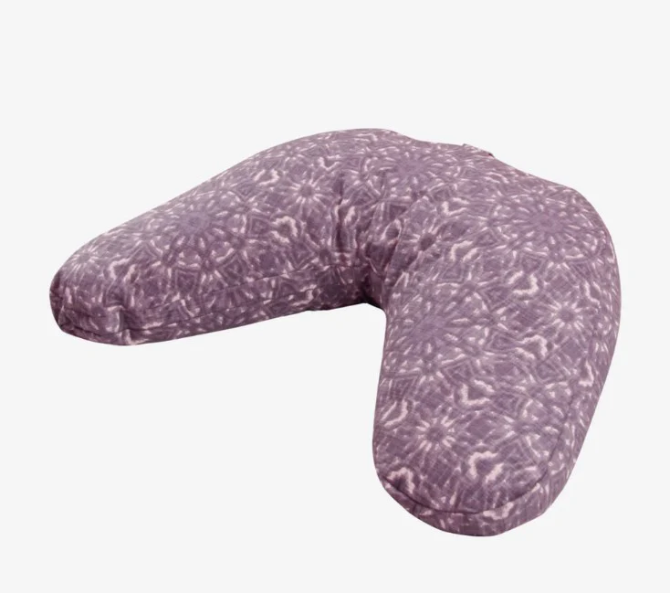V-Shaped Meditation Cushion - Natural Materials - Image 8